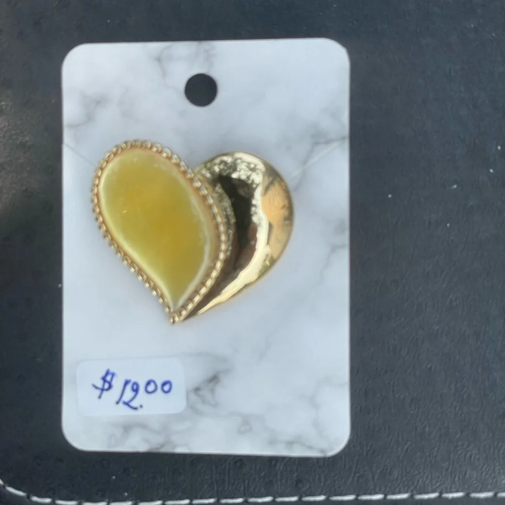 Brooch - Picture 1 of 2